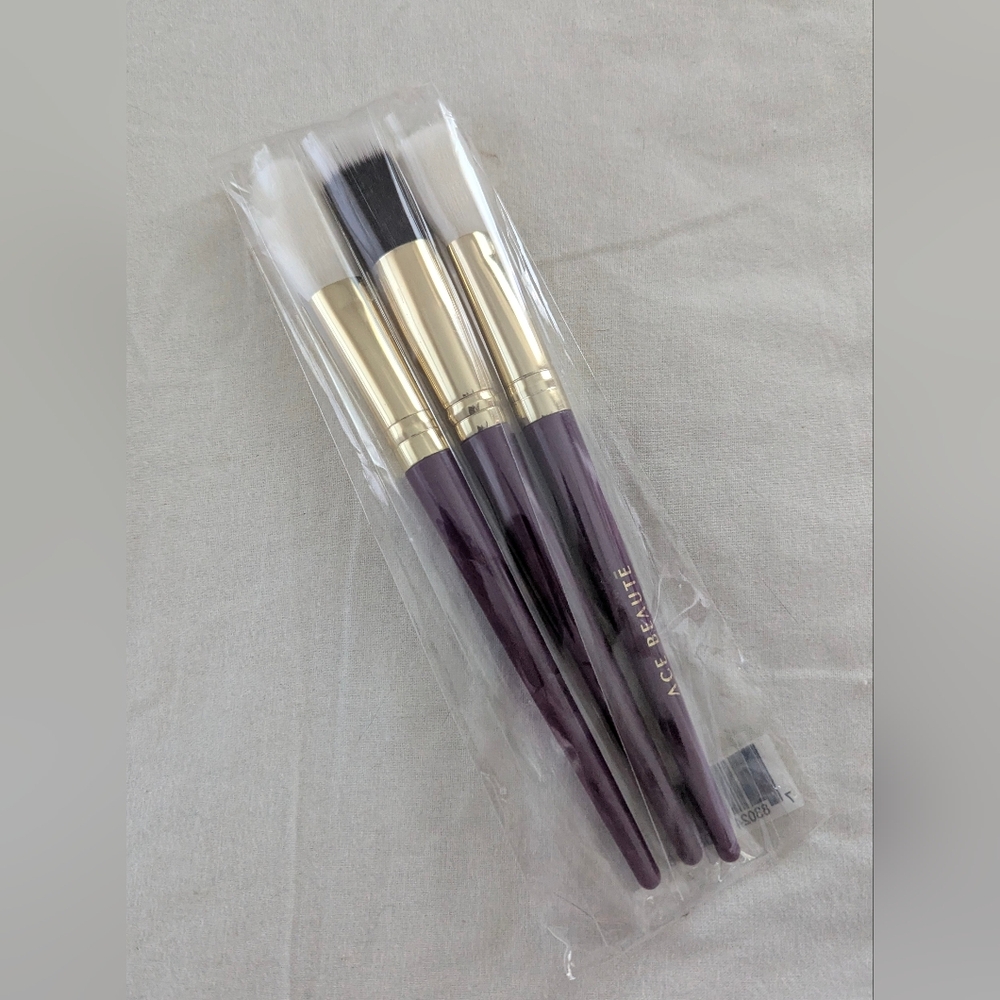 NWB Ace Beaute Makeup Brush Set with Purple Handles